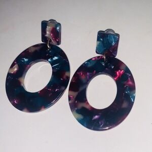 FASHION ACRYLIC PURPLE MOTHER OF PEARL OVAL RAINBOW DANGLE PIERCED EARRINGS NEW